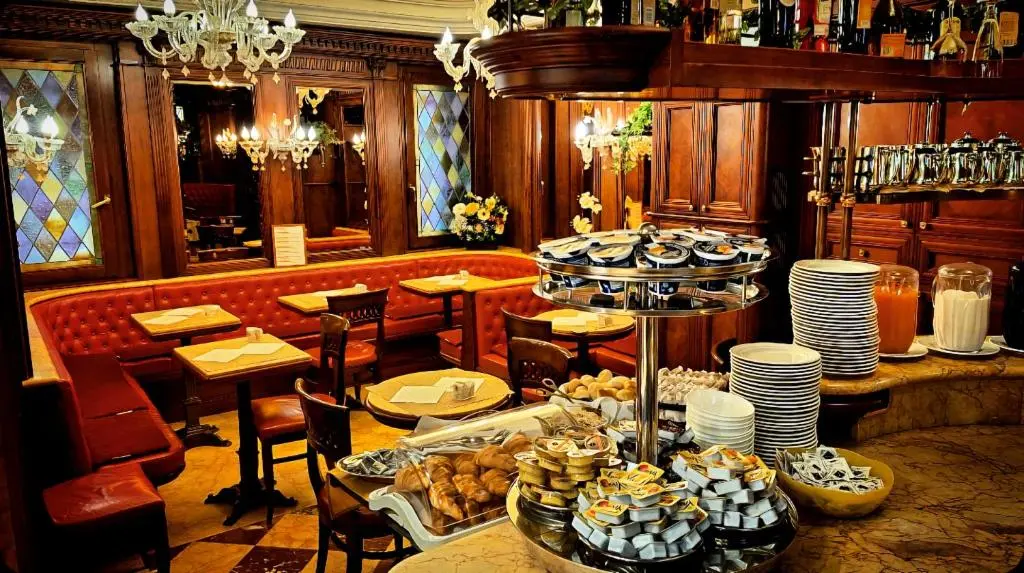 Hotel Lux