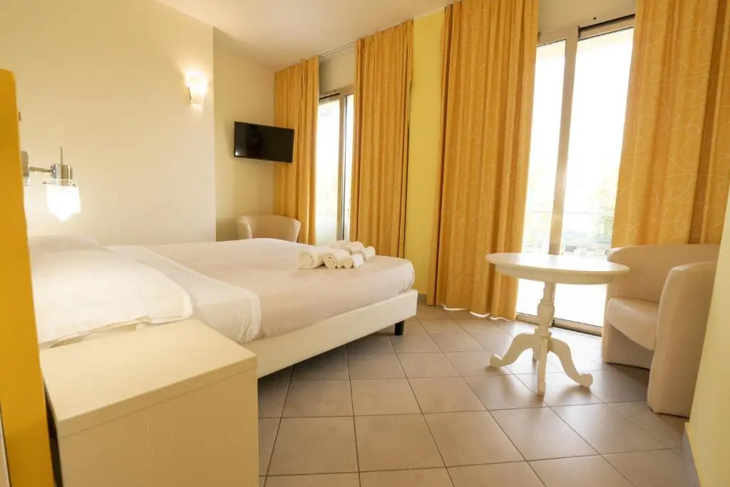 Hotel Baia Di Trainiti