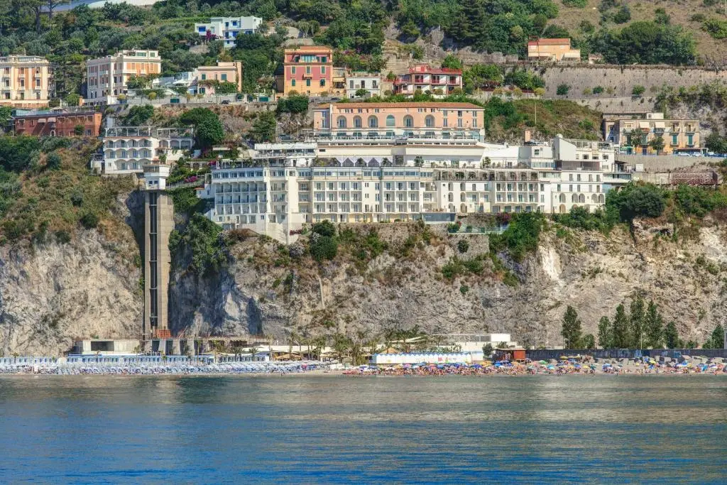 Lloyd’s Baia Hotel